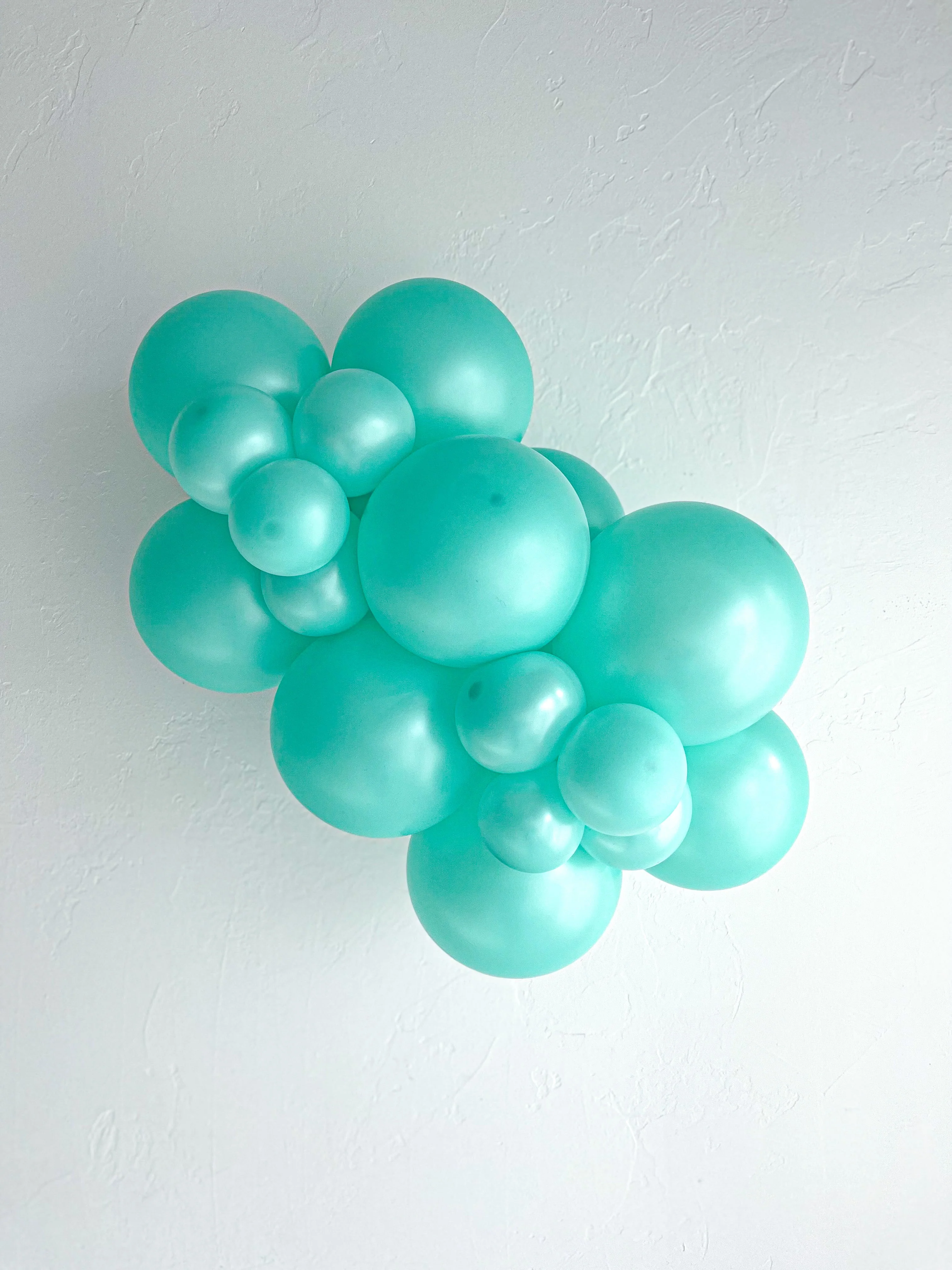 11" Pearl Metallic Seafoam Tuftex Latex Balloons (100 Per Bag) - Image 3