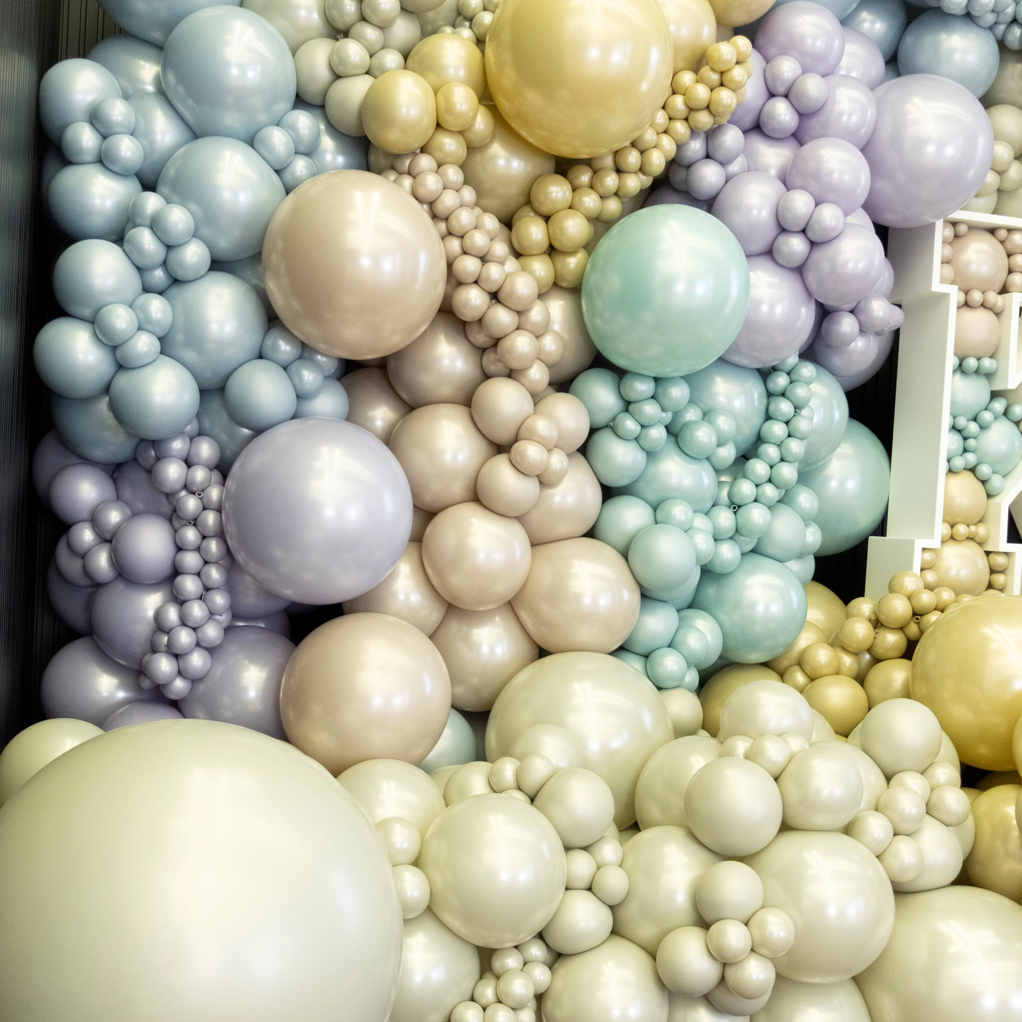 36" Kalisan Brand Latex Balloons Aura Ivory White (2 Per Bag) - Image 22