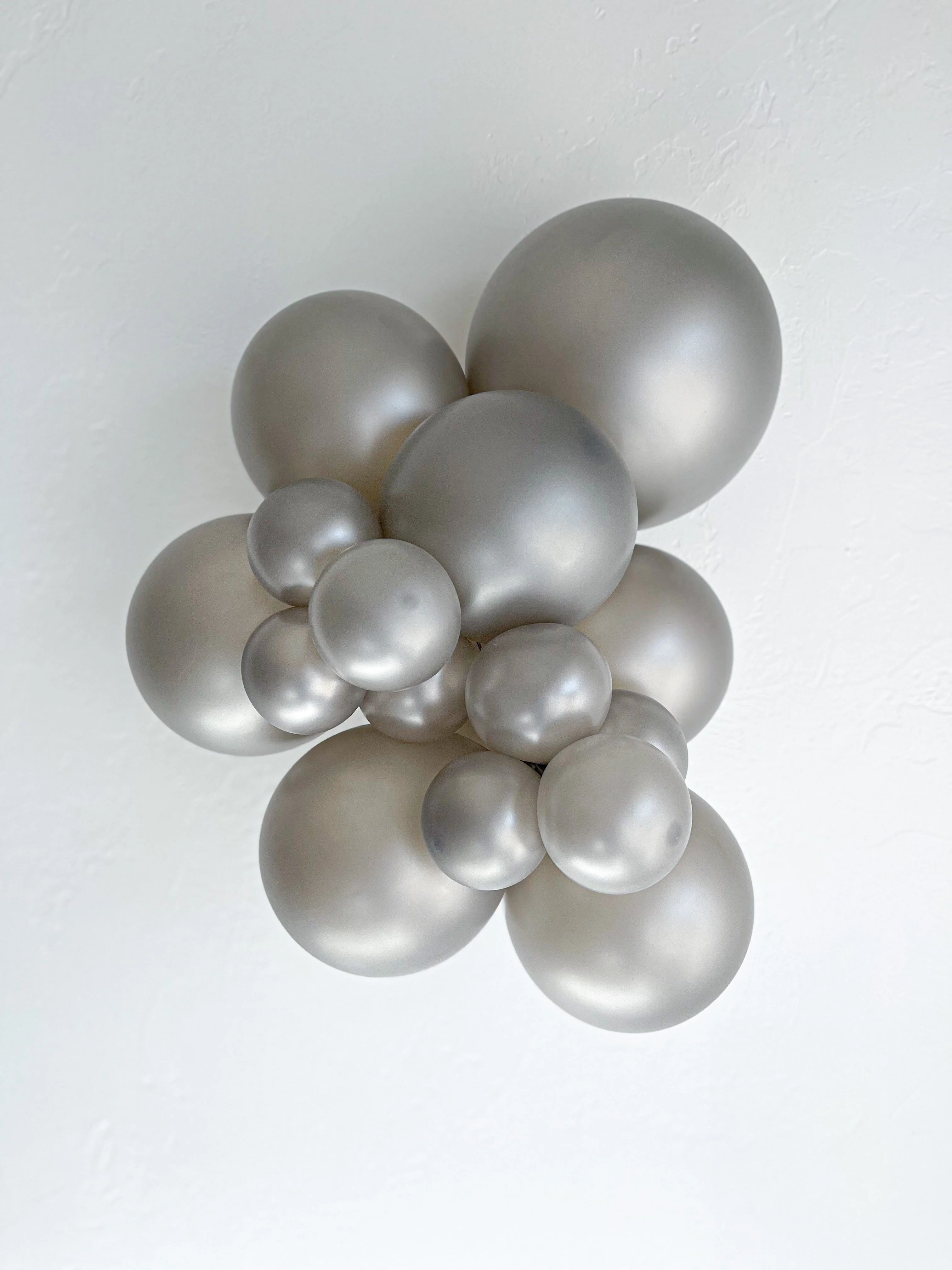 5 Inch Tuftex Pearl/Metallic Latex Balloons (50 Per Bag) Silver - Image 3