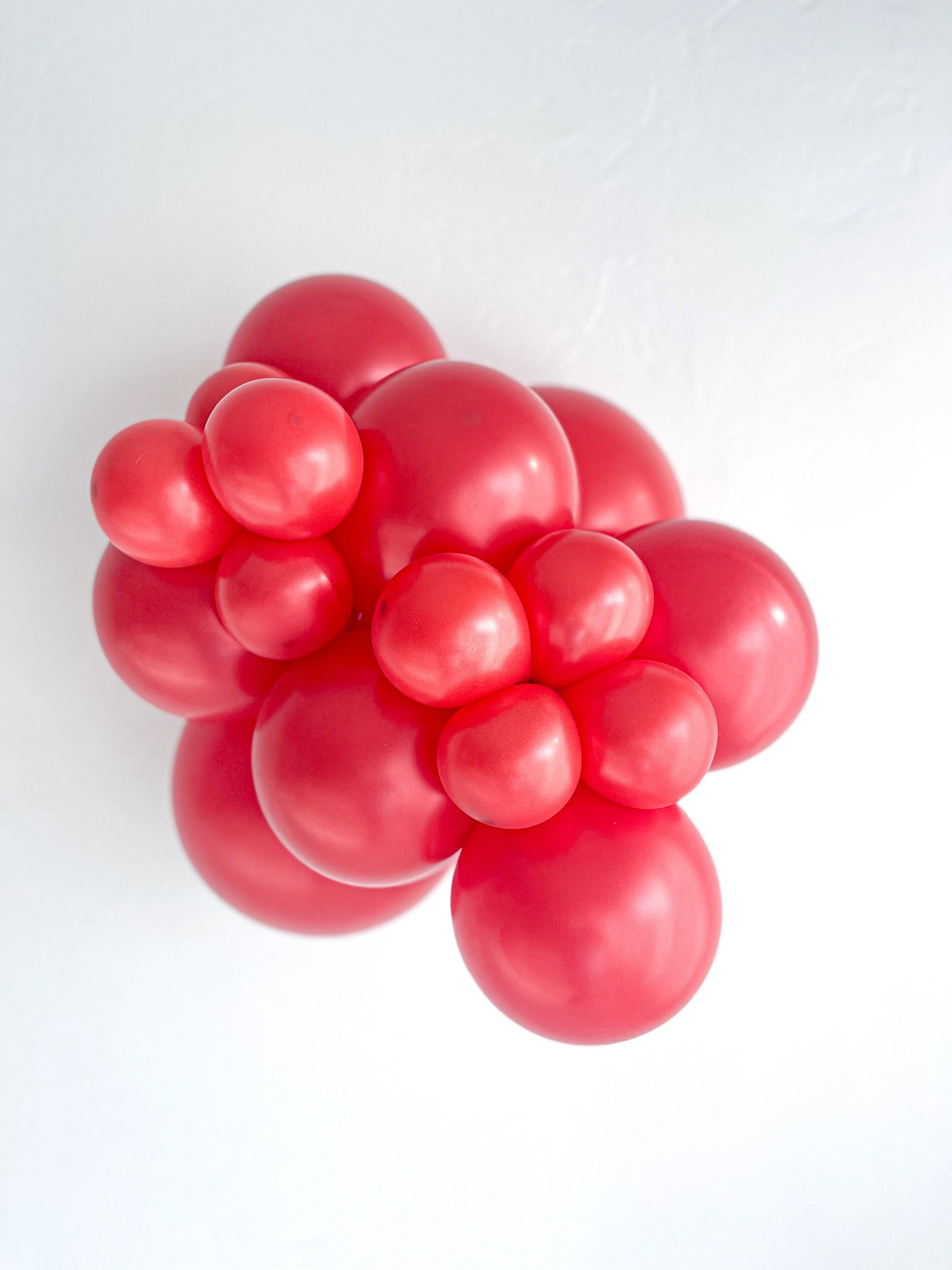 24" Pearl Metallic Starfire Red Tuftex Latex Balloons (3 Per Bag) - Image 3