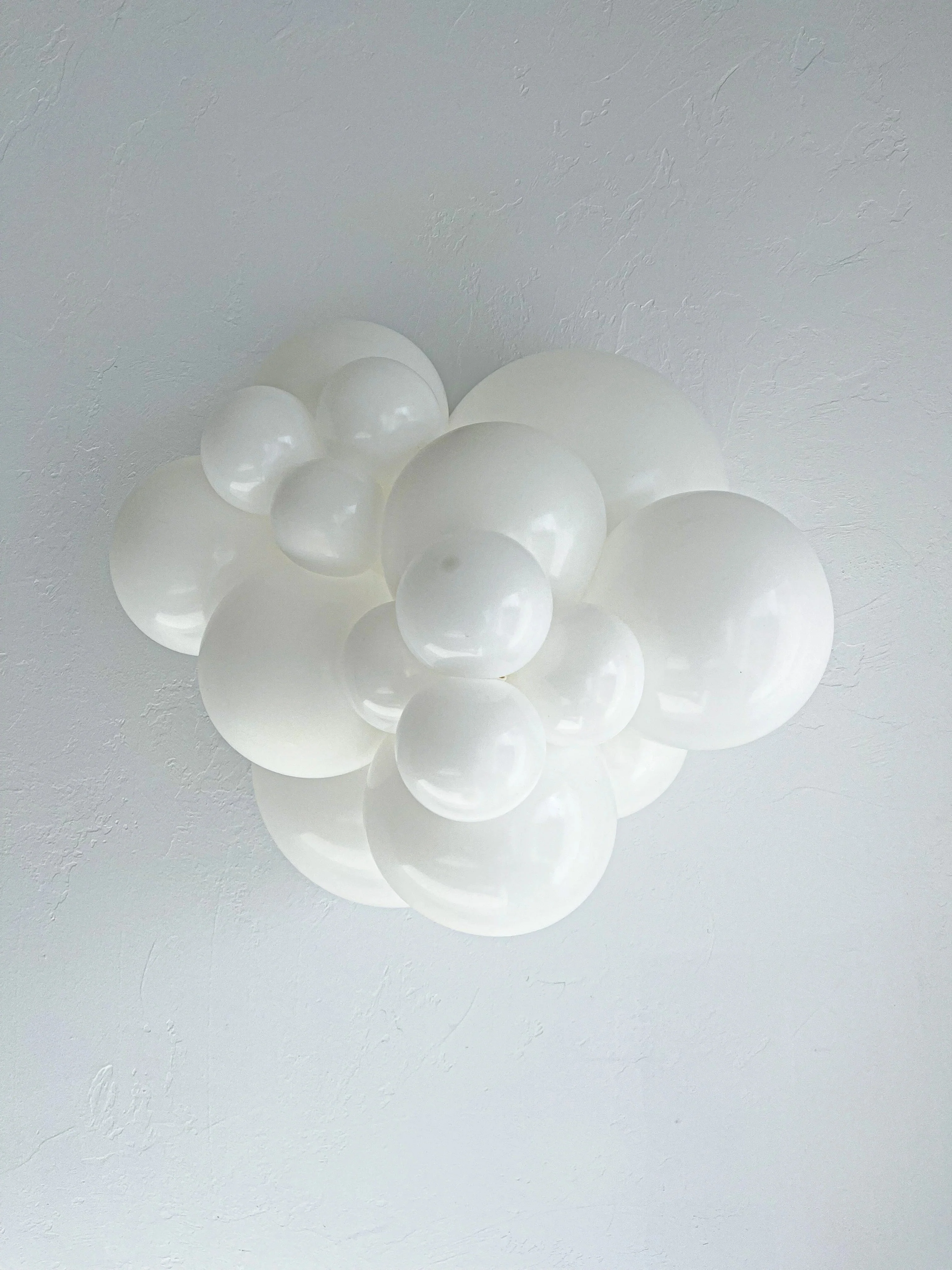 TT-260's White Tuftex Brand Twisting Animal Standard Latex Balloons - Image 4